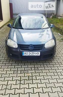 Седан Volkswagen Jetta 2005 в Ужгороде