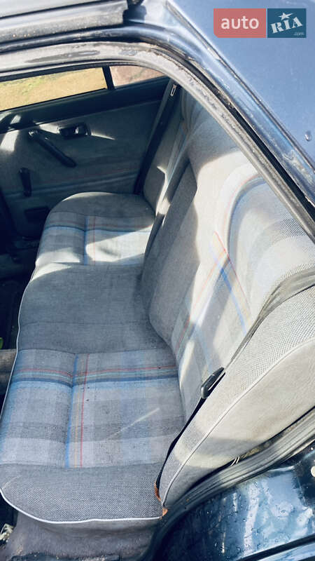 Седан Volkswagen Jetta 1989 в Чернігові