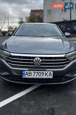 Седан Volkswagen Jetta 2018 в 
