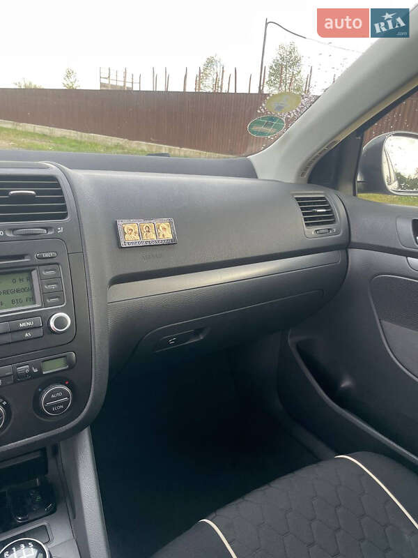 Седан Volkswagen Jetta 2006 в Калуше