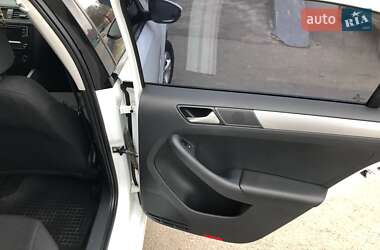 Седан Volkswagen Jetta 2016 в 