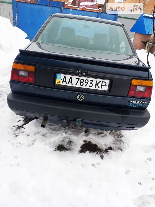 Седан Volkswagen Jetta 1990 в Бобровице