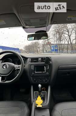 Седан Volkswagen Jetta 2015 в Одесі