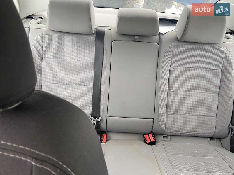 Седан Volkswagen Jetta 2006 в Старокостянтинові