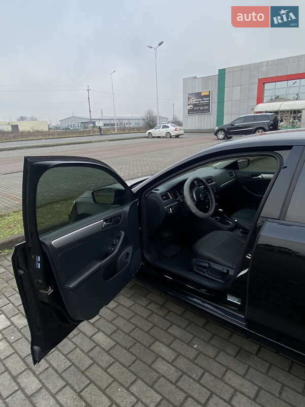 Седан Volkswagen Jetta 2017 в Хусті