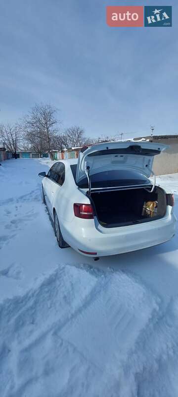 Седан Volkswagen Jetta 2016 в Покровську