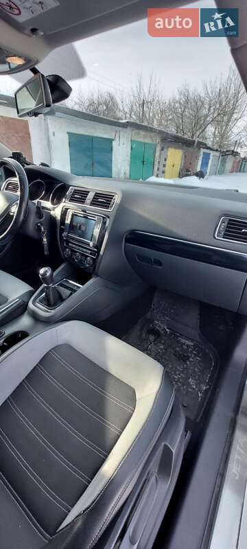 Седан Volkswagen Jetta 2016 в Покровську