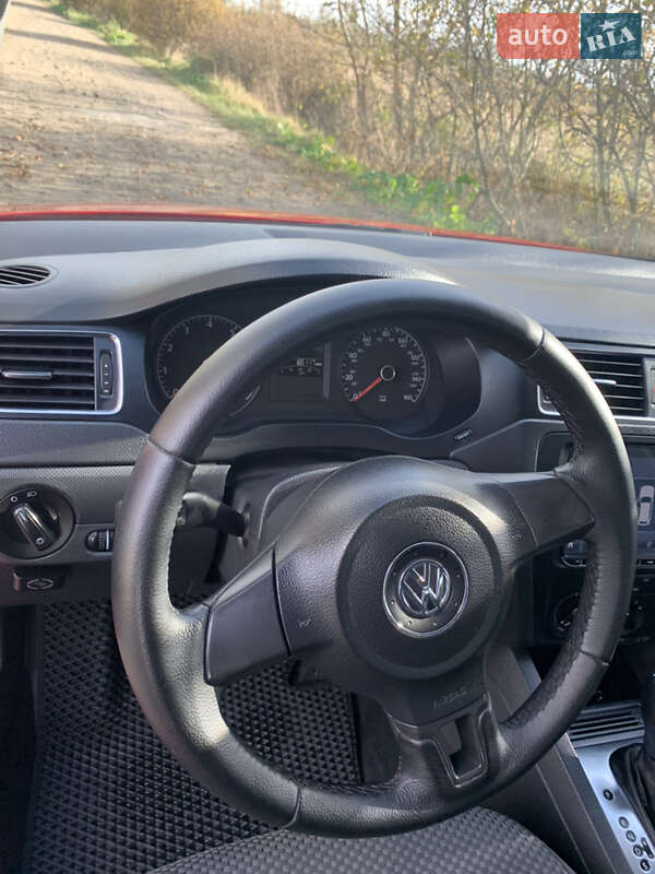 Седан Volkswagen Jetta 2012 в Івано-Франківську