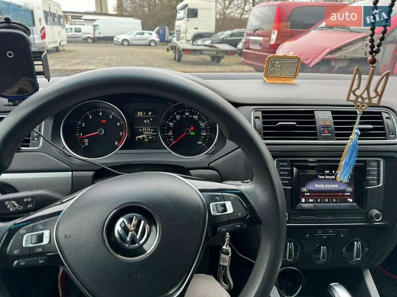 Седан Volkswagen Jetta 2017 в Львове