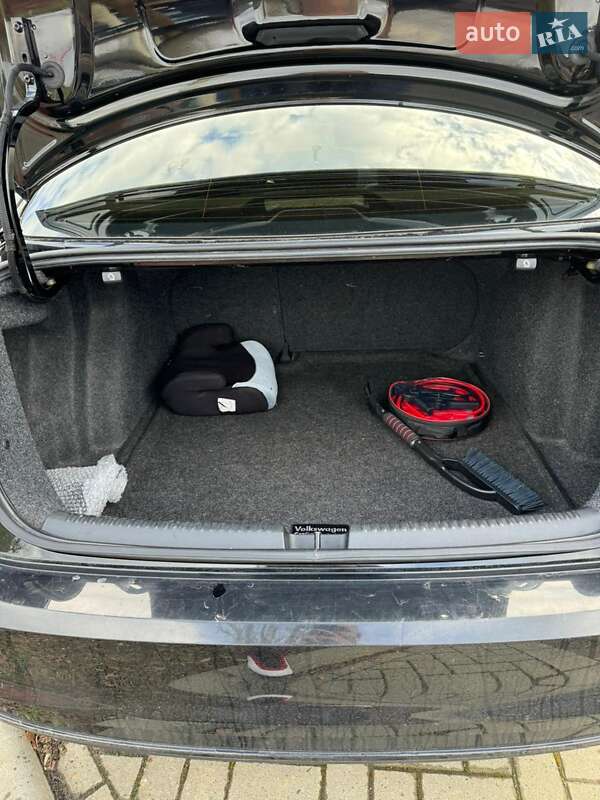 Седан Volkswagen Jetta 2017 в Львове