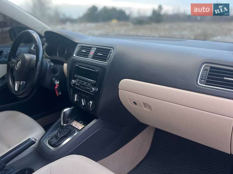 Седан Volkswagen Jetta 2011 в Дніпрі