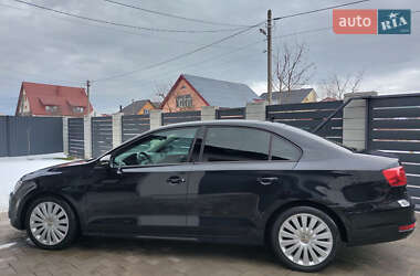 Седан Volkswagen Jetta 2011 в 