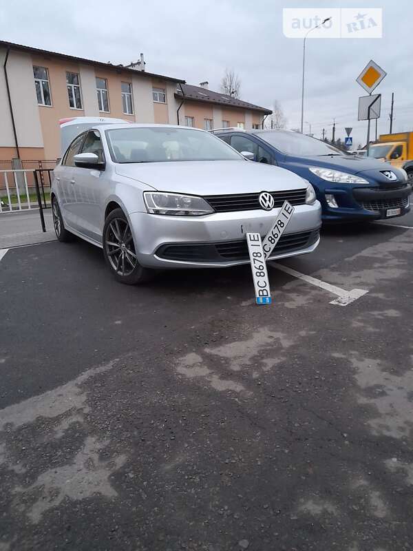 Седан Volkswagen Jetta 2013 в Буську