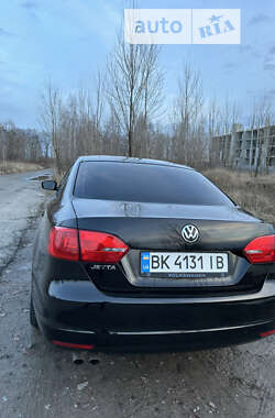 Седан Volkswagen Jetta 2013 в Вишневому