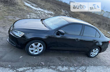 Седан Volkswagen Jetta 2013 в Вишневом