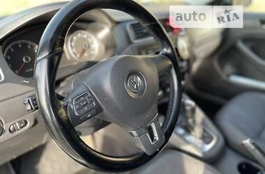 Седан Volkswagen Jetta 2011 в Миколаєві