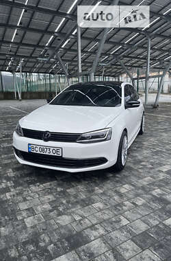 Седан Volkswagen Jetta 2013 в Львові