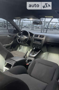 Седан Volkswagen Jetta 2013 в Львове