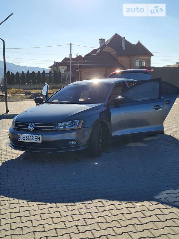 Седан Volkswagen Jetta 2016 в Черновцах