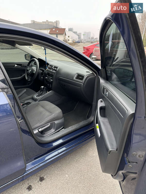 Седан Volkswagen Jetta 2014 в Києві