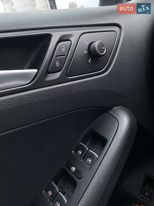 Седан Volkswagen Jetta 2014 в Києві