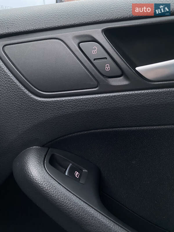 Седан Volkswagen Jetta 2014 в Києві