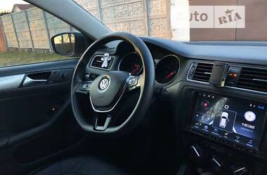 Седан Volkswagen Jetta 2014 в Дніпрі