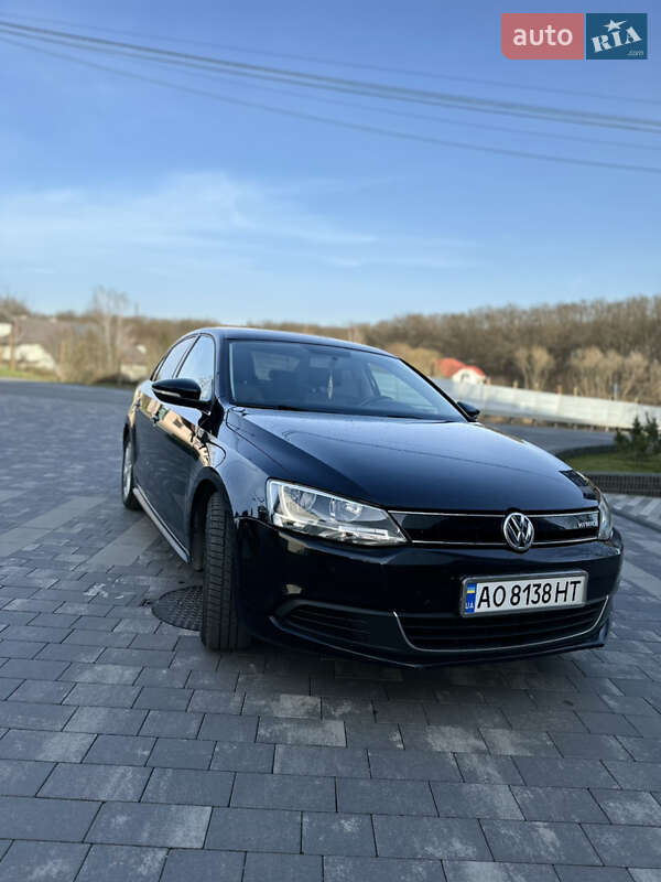 Седан Volkswagen Jetta 2013 в Ужгороде
