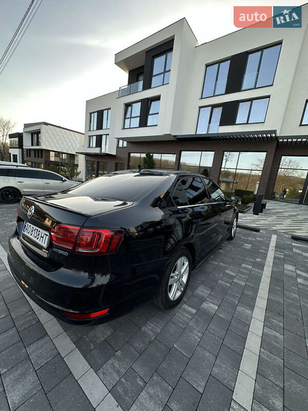 Седан Volkswagen Jetta 2013 в Ужгороде