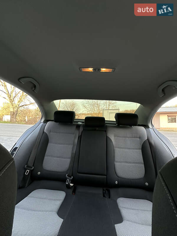 Седан Volkswagen Jetta 2013 в Ужгороде