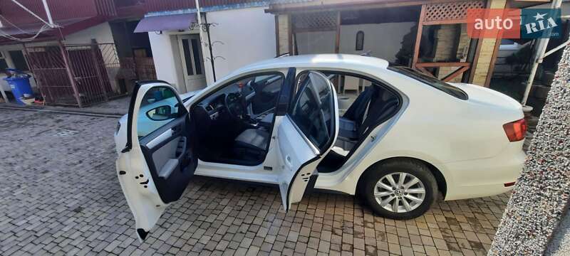 Седан Volkswagen Jetta 2013 в Ужгороде