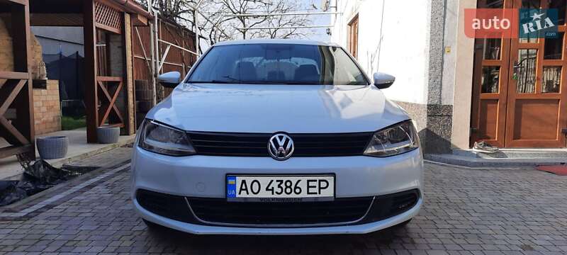 Седан Volkswagen Jetta 2013 в Ужгороде