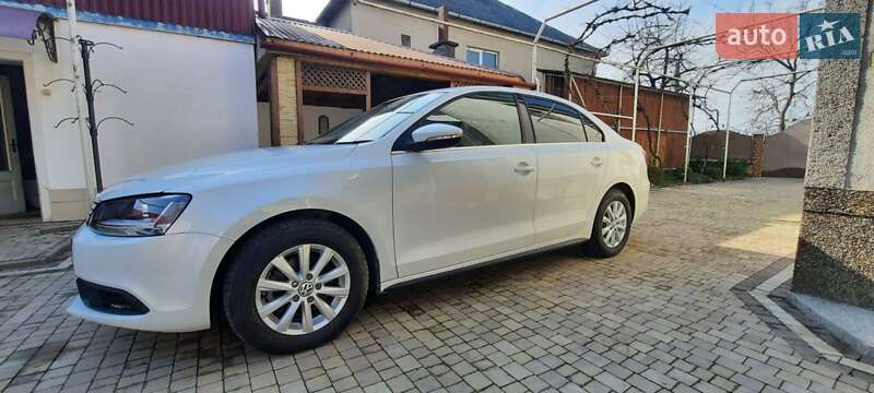 Седан Volkswagen Jetta 2013 в Ужгороде
