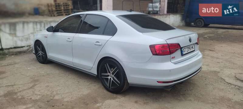 Седан Volkswagen Jetta 2017 в Ивано-Франковске