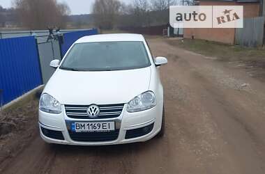 Седан Volkswagen Jetta 2010 в Ромнах