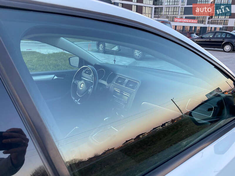 Седан Volkswagen Jetta 2014 в Пустомытах