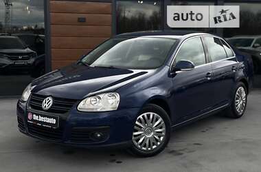 Седан Volkswagen Jetta 2006 в Ровно