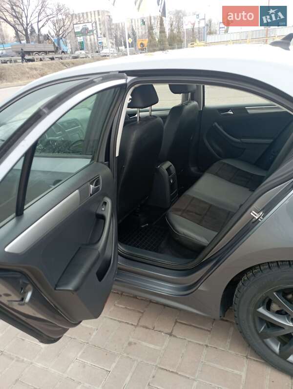 Седан Volkswagen Jetta 2015 в Полтаві