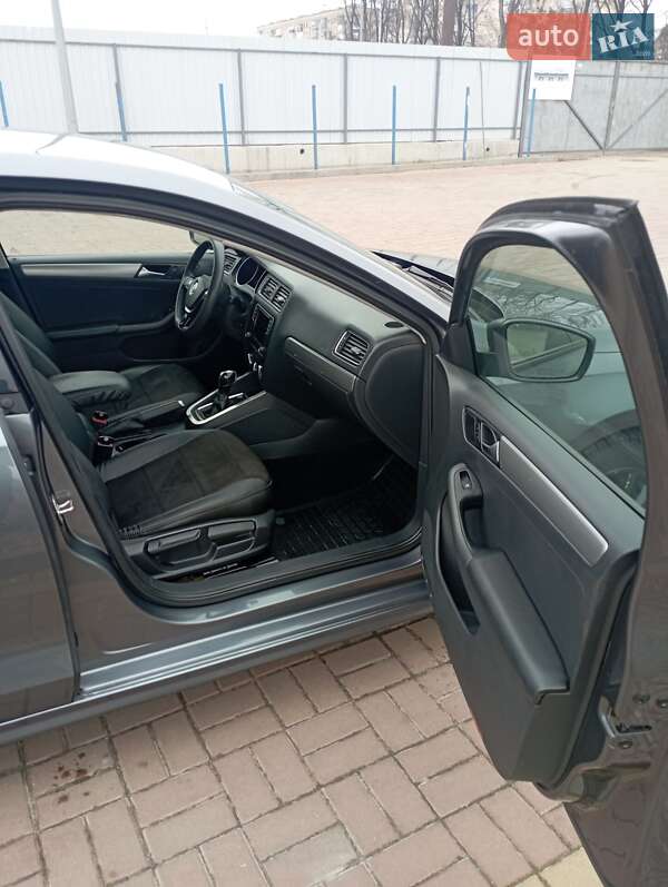Седан Volkswagen Jetta 2015 в Полтаві