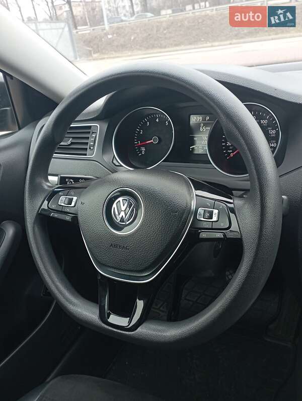 Седан Volkswagen Jetta 2015 в Полтаві