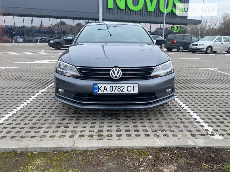 Седан Volkswagen Jetta 2015 в Києві