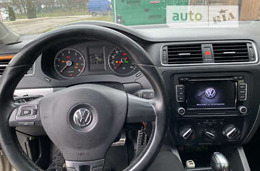 Седан Volkswagen Jetta 2012 в Черновцах