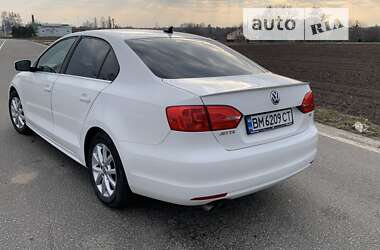 Седан Volkswagen Jetta 2013 в Ромнах