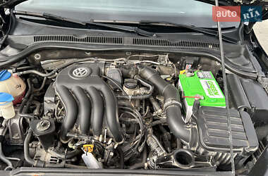 Седан Volkswagen Jetta 2011 в 
