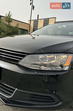Седан Volkswagen Jetta 2011 в 