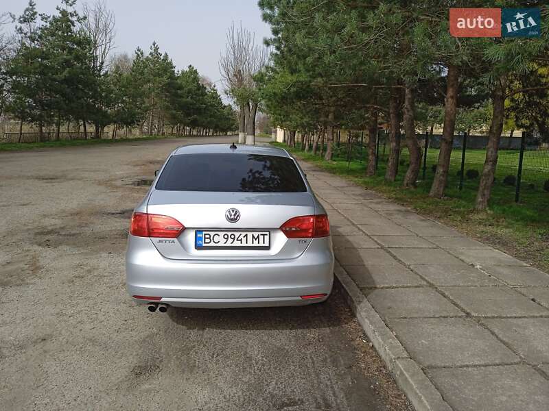 Седан Volkswagen Jetta 2014 в Львове