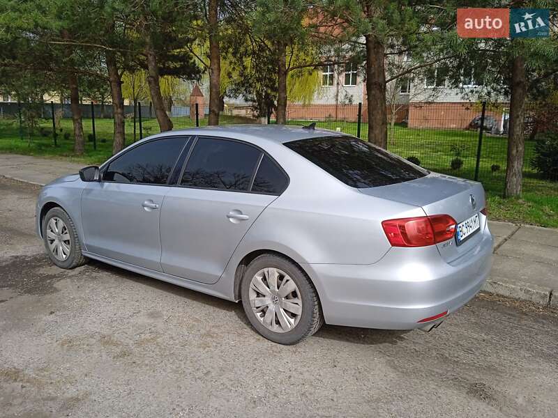 Седан Volkswagen Jetta 2014 в Львове