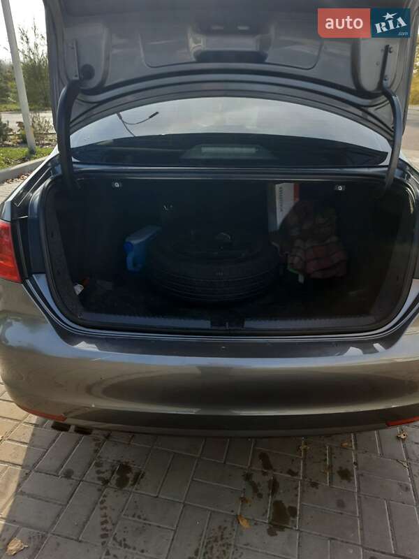 Седан Volkswagen Jetta 2012 в Новомосковске