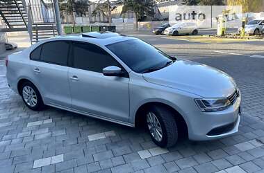 Седан Volkswagen Jetta 2013 в Івано-Франківську