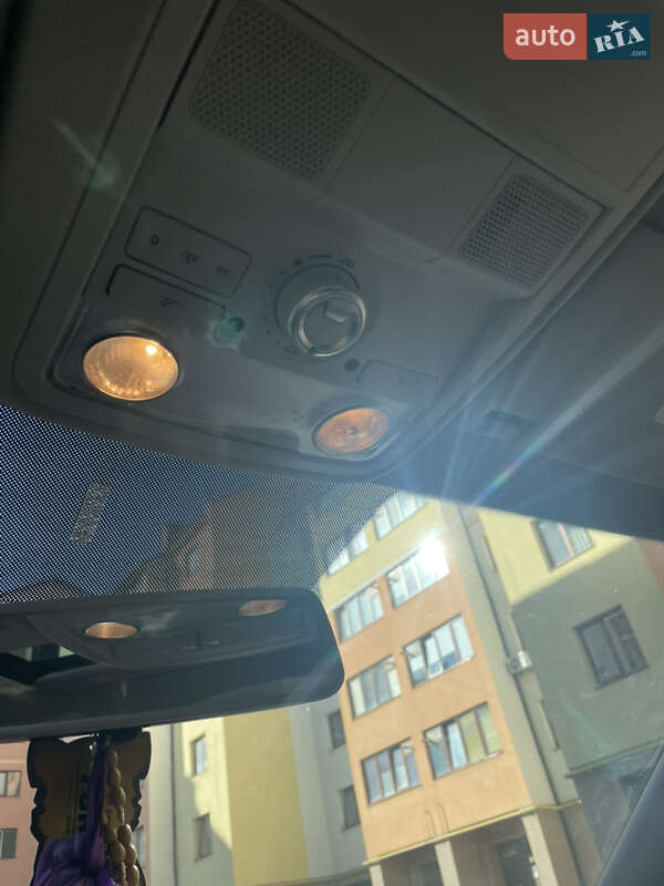 Седан Volkswagen Jetta 2012 в Ивано-Франковске